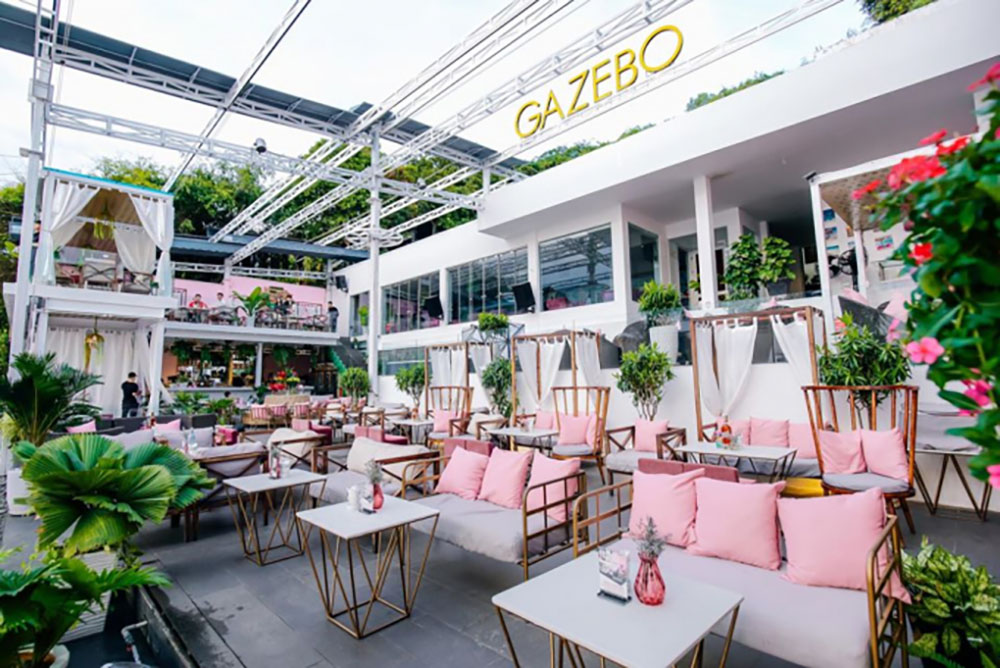 Check-in Gazebo Beach Front Lounge & Café
