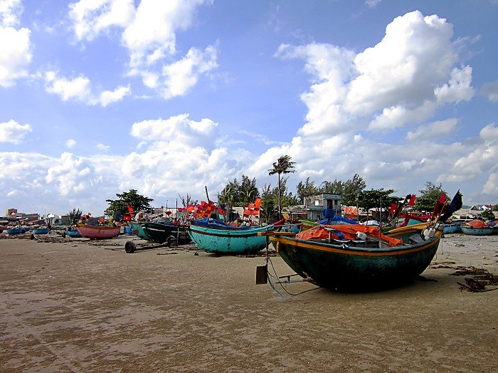 Khung cảnh yên bình của chợ cá Long Hải