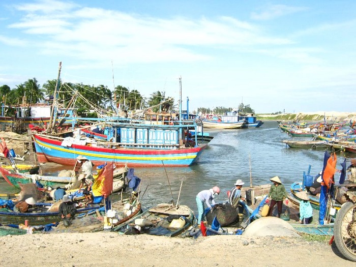 Cảng Bình Châu nơi tập trung nhiều tàu thuyền cũng là nơi có tiềm năng kinh tế lớn ở vùng