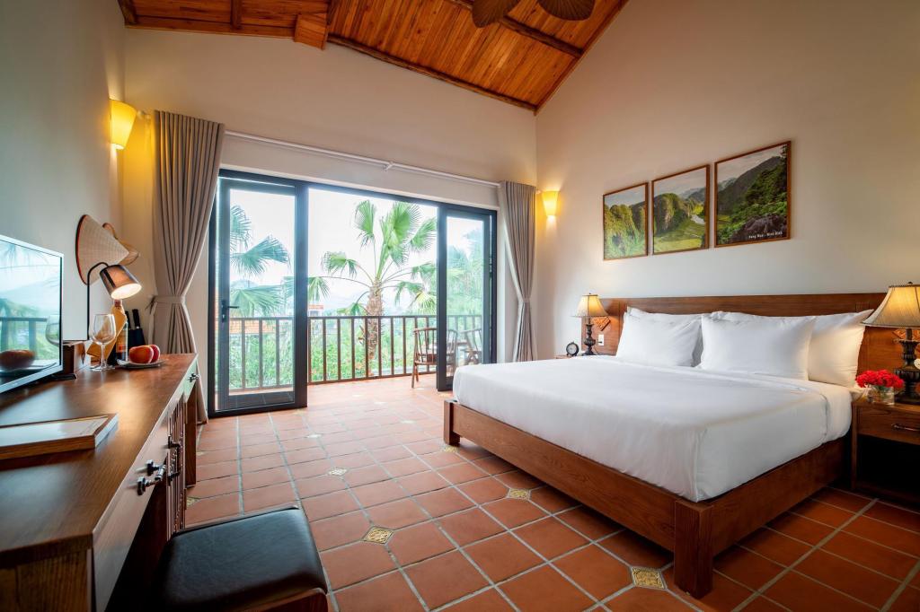 Deluxe Double Room With Pool View