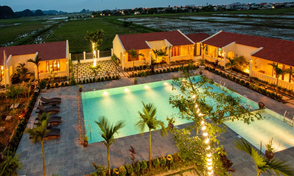 Đồng Nê Hotel & Resort