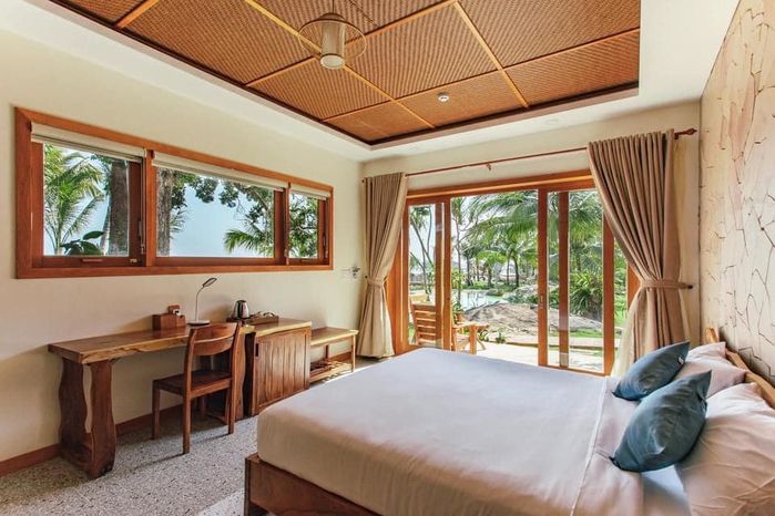Với 26 phòng nghỉ cùng với những bungalow giữa biển, Rocks Beach Boutique Phú Quốc hứa hẹn sẽ là "điểm hẹn" của nhiều du khách. 