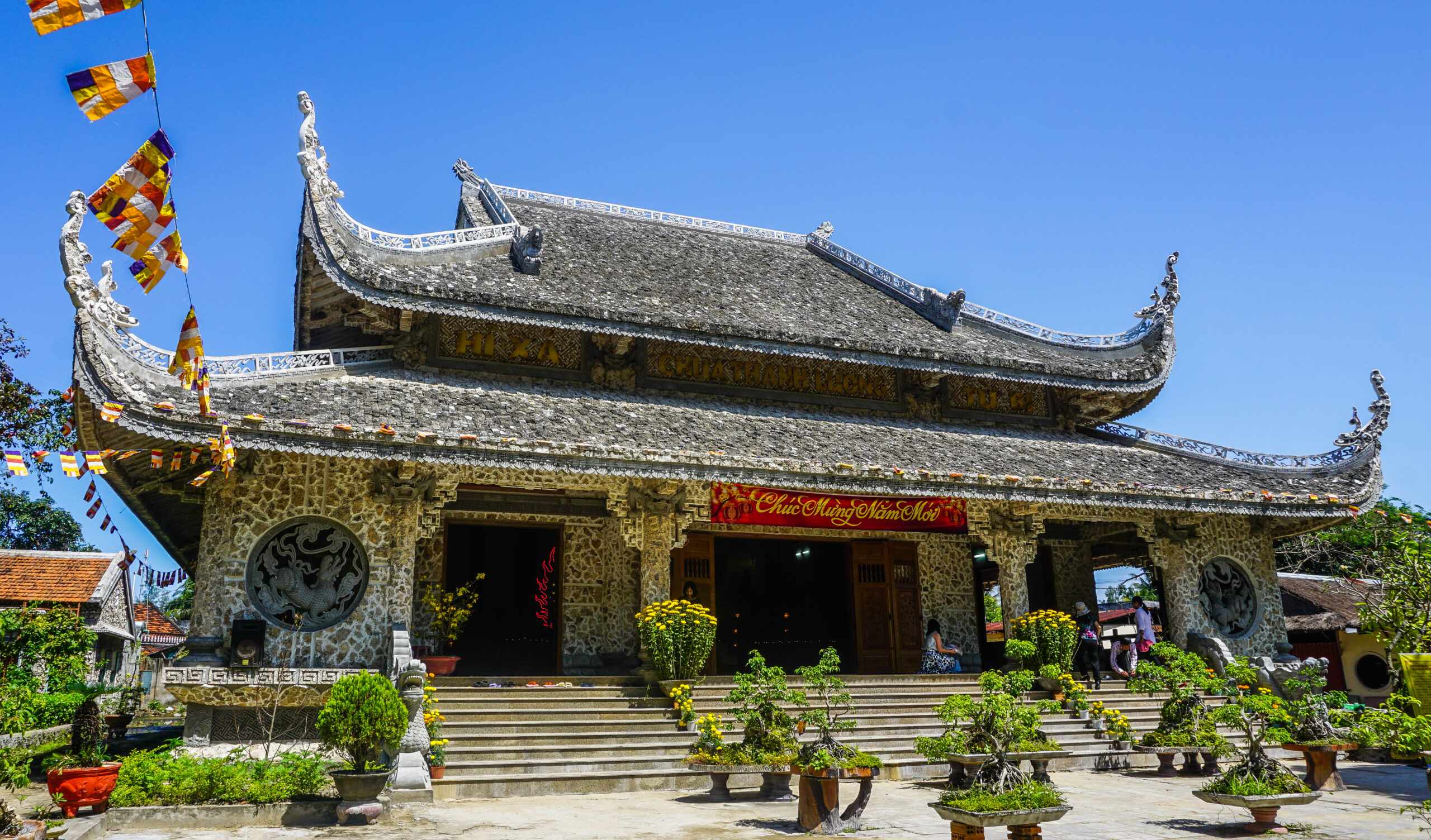 Cổng Tam quan chùa Thanh Lương