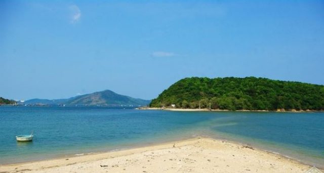 Ngắm đảo Nhất Tự Sơn tuyệt đẹp từ con đường dưới biển siêu mờ ảo