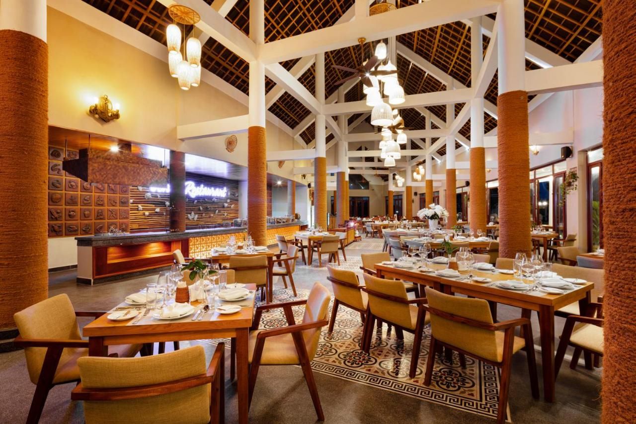 Không gian nhà hàng Sao Mai cùng những món ăn ngon và đa dạng