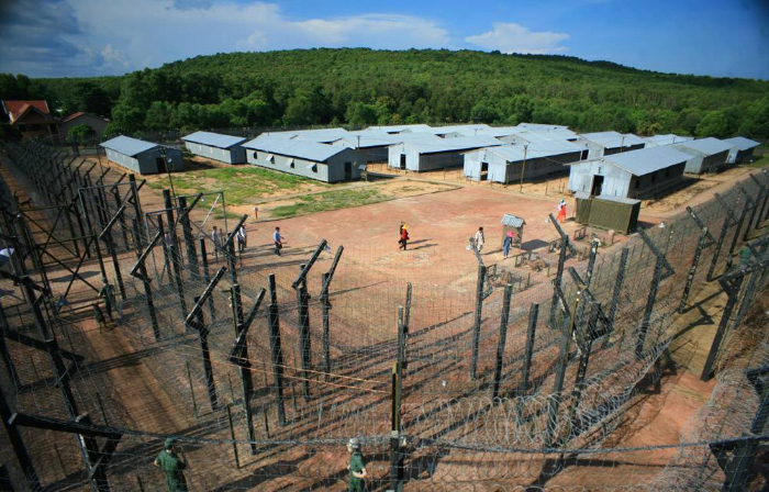 Khu di tích nhà tù Phú Quốc với hệ thống hàng rào chằng chịt và tách biệt với bên ngoài (Ảnh: Sưu tầm)