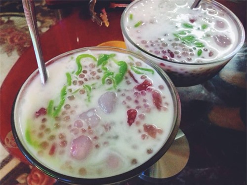 Top 5 địa chỉ ăn vặt nổi tiếng gắn liền với các khu chợ ở Hà Nội