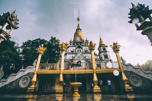 Vẻ đẹp của chùa Bửu Long được ví là nơi khiến người vãn cảnh "quên lối về".