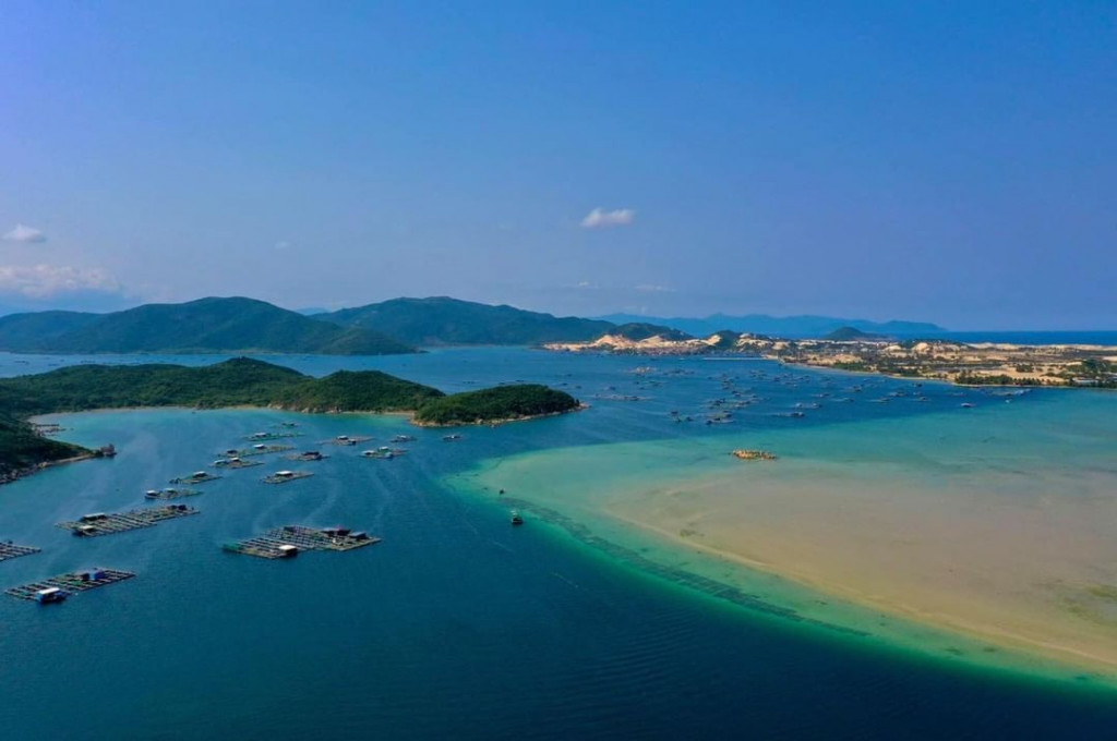 Đến Nha Trang thích thú trước vẻ đẹp của bán đảo Đầm Môn