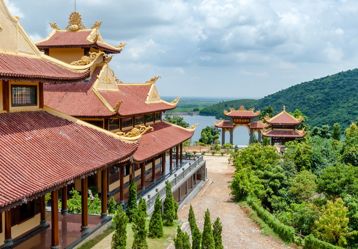 Thiền viện bên hồ Truồi. Ảnh: Sở Du lịch Thừa Thiên Huế.