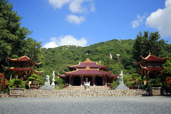Thiền viện Trúc lâm Chân Nguyên: Ngôi chùa có đàn khỉ hoang dã lớn nhất Việt Nam